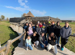 KLASA 7A NA WYCIECZCE DO BISKUPINA