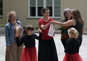 WYSTĘP KLASY 2a W MUZEUM ARCHEOLOGICZNYM I ETNOGRAFICZNYM W ŁODZI