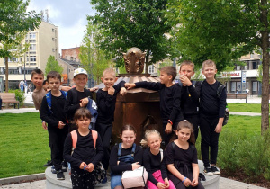 WYSTĘP KLASY 2a W MUZEUM ARCHEOLOGICZNYM I ETNOGRAFICZNYM W ŁODZI