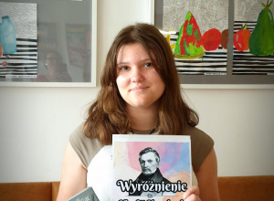 SUKCES W VIII OGÓLNOPOLSKIM KONKURSIE PLASTYCZNYM „Dzieła Aleksandra Fredry w malarstwie i rysunku”