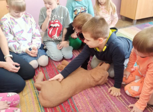 ZAJĘCIA STRAŻY MIEJSKIEJ W KLASACH MŁODSZYCH