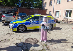 Z tarczą.