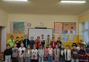 Klasa trzecia B w krawatach, w dniu chłopaka