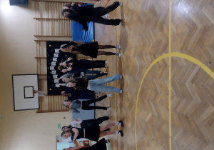 Uczniowie podczas dyskoteki andrzejkowej