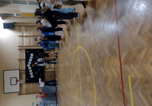 Uczniowie podczas dyskoteki andrzejkowej