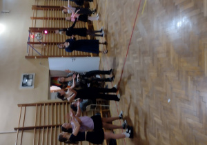 Uczniowie podczas dyskoteki andrzejkowej