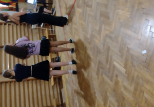 Uczniowie podczas dyskoteki andrzejkowej