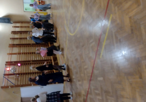 Uczniowie podczas dyskoteki andrzejkowej