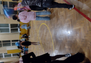 Uczniowie podczas dyskoteki andrzejkowej