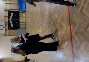 Uczniowie podczas dyskoteki andrzejkowej