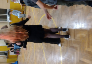 Uczniowie podczas dyskoteki andrzejkowej