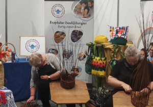 Prezentacja wyplatania koszy