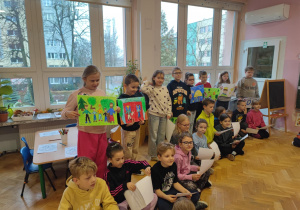 Trzecioklasiści czytają młodszym