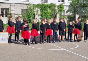 występ taneczny na biesiadzie rodzinnej