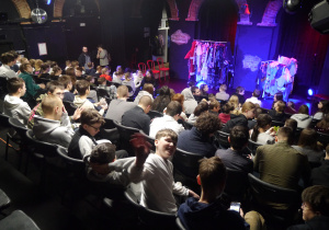 spektakl improwizowany „Wymyślanka”