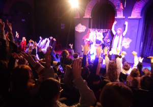 spektakl improwizowany „Wymyślanka”